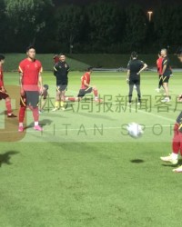 DOTA2-国足适应场地只踩场恐难训练 发布会禁止记者出席